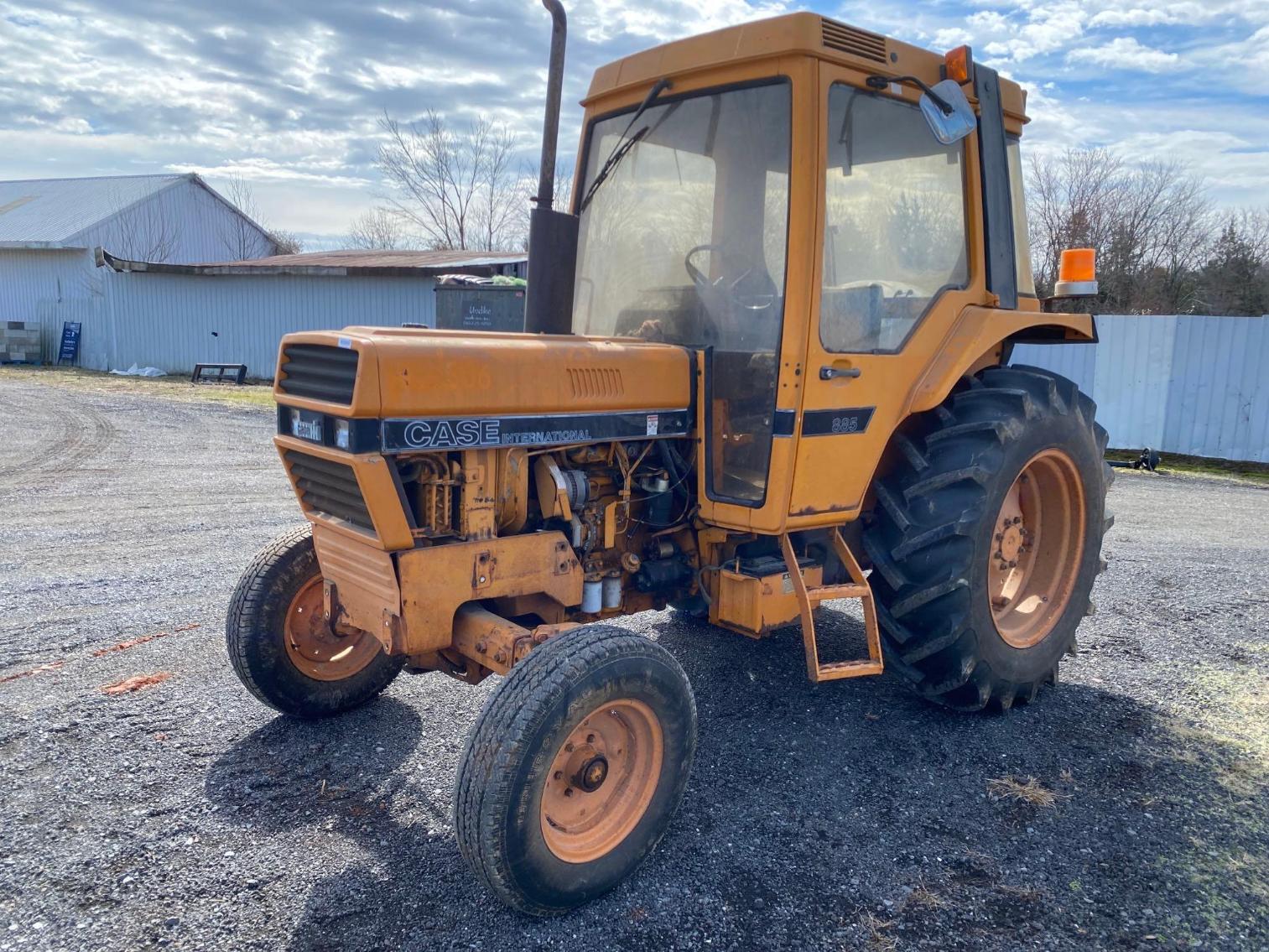 Image for 885 Case Tractor, Needs Work Hydraulic Leaks.  Per Seller starts and runs, 2,640 Hrs. Showing