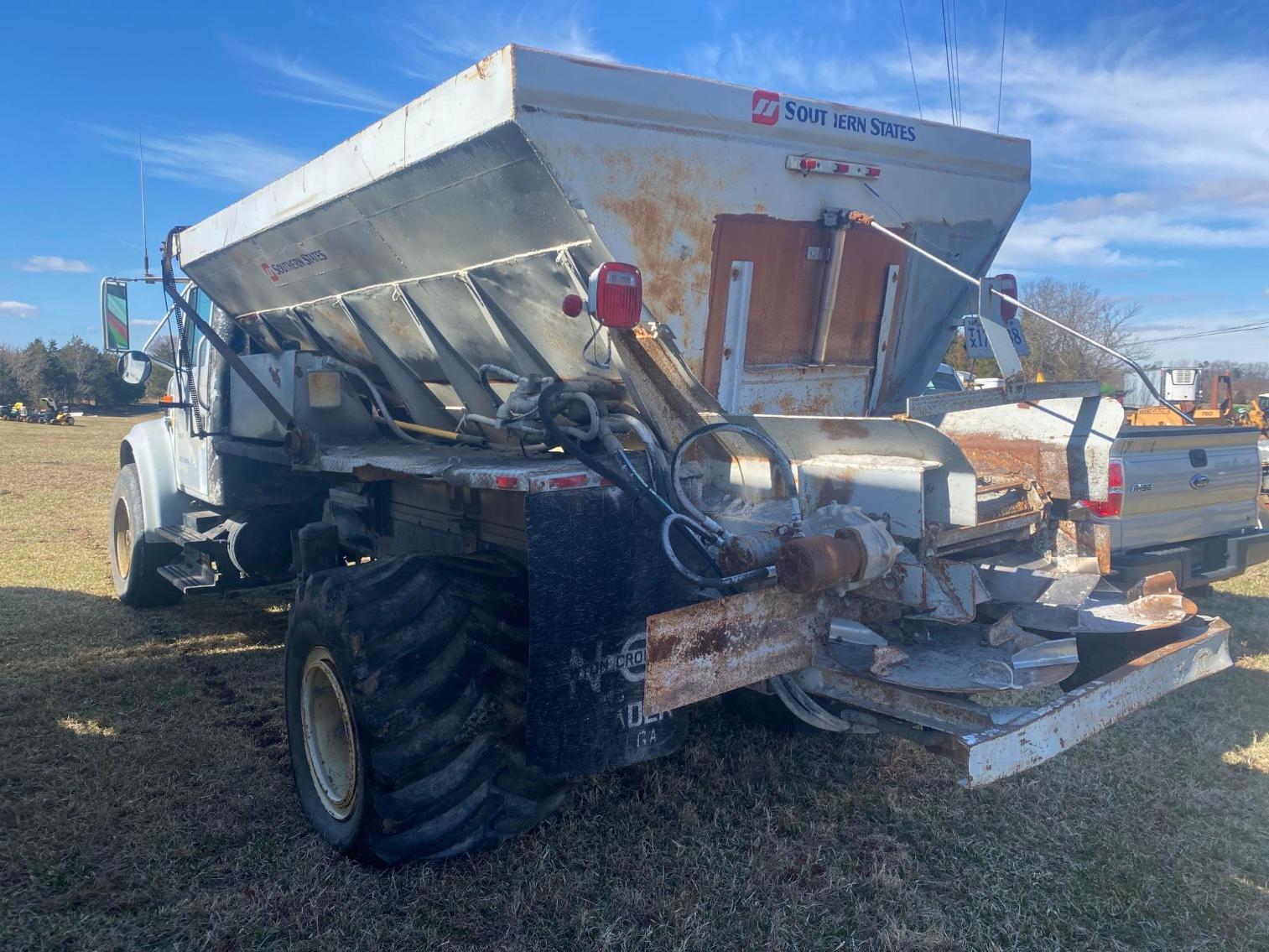 Image for 1996 International 4900, W Spreader Box and Tarp Cover VIN #: 1HTSDAAR6TH351827 Mileage: 133,149, Bad Rear Differential per Seller