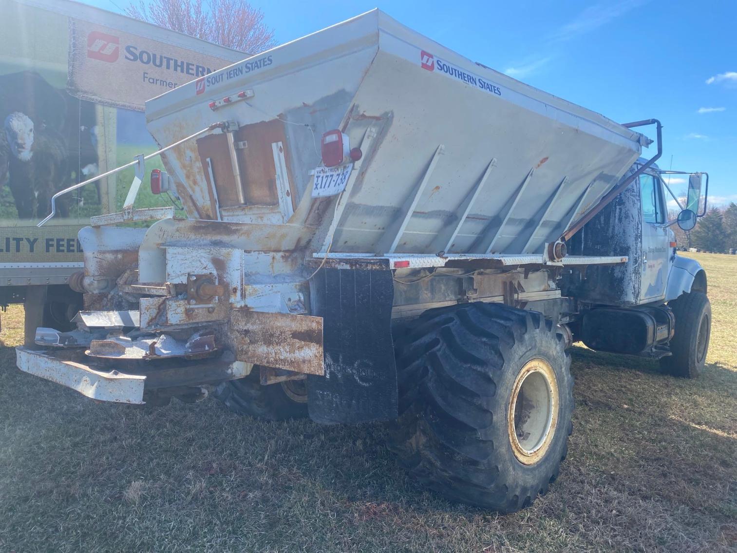Image for 1996 International 4900, W Spreader Box and Tarp Cover VIN #: 1HTSDAAR6TH351827 Mileage: 133,149, Bad Rear Differential per Seller