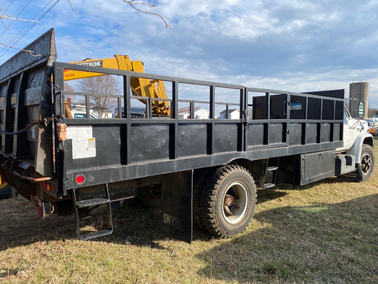Image for 1989 GMC C7000 20 Flat Bed w/Lift Gate Truck. VIN:  LGDL71F4KV500537 Mileage Showing: 098,320