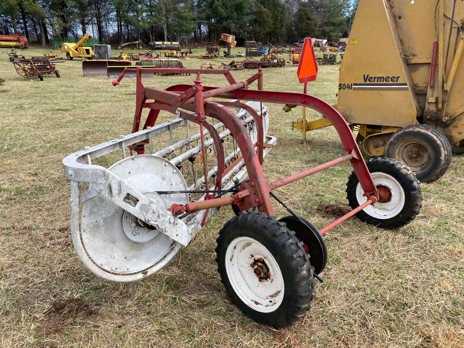 Image for New Idea Model 403 Rolla Bar Hay Rake, Per Seller Works as Should Will Need Belt Eventually 