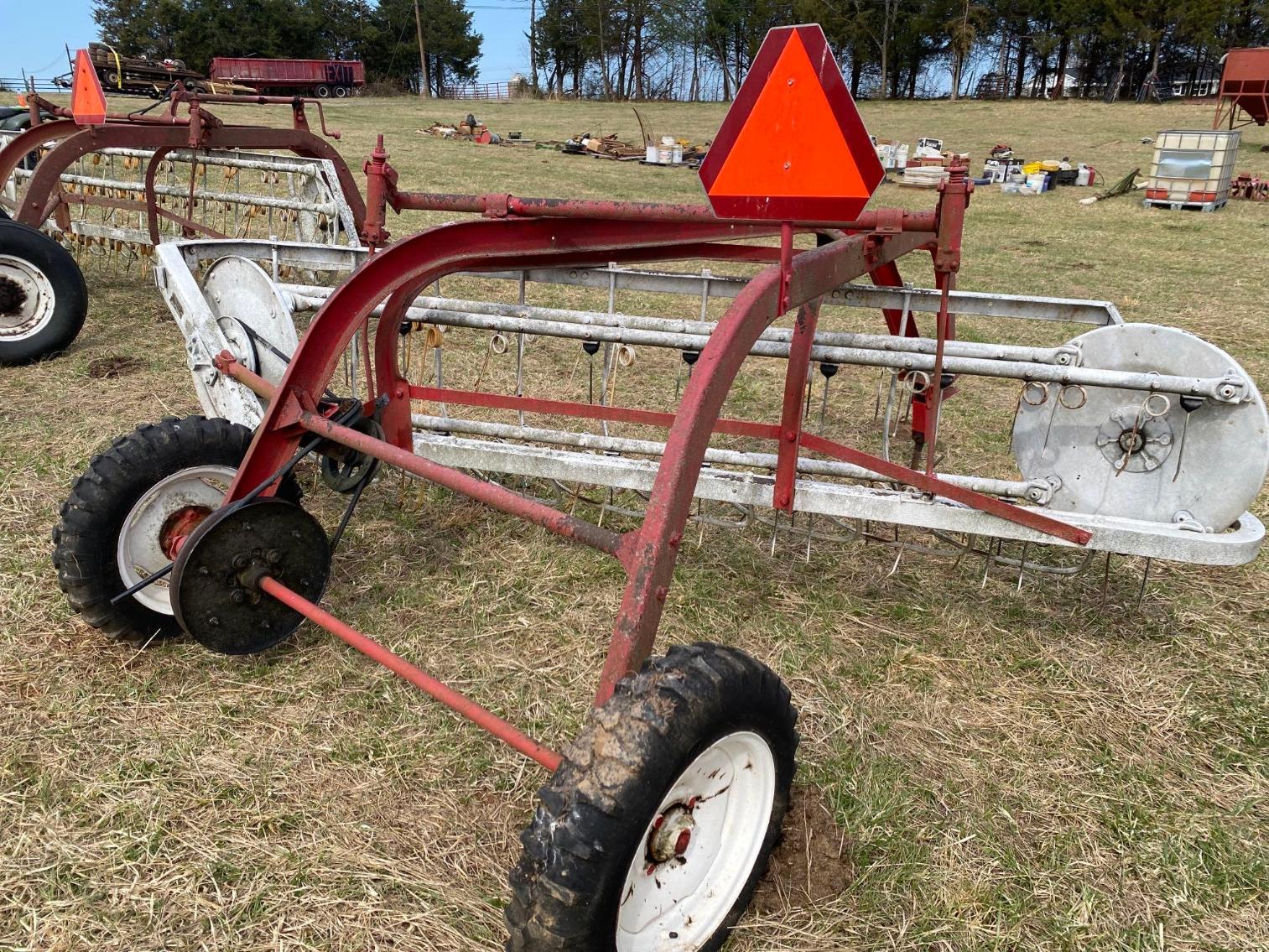 Image for New Idea Model 403 Rolla Bar Hay Rake, Per Seller Works as Should Will Need Belt Eventually 