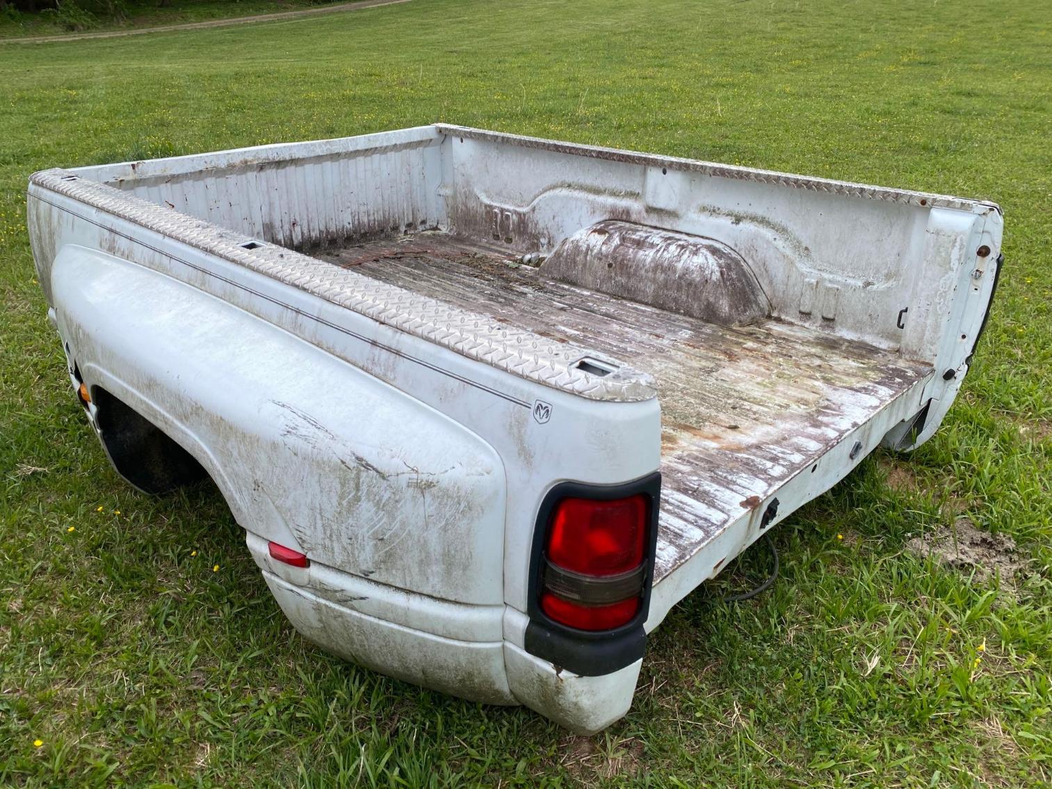 Image for White Dodge 3500 Truck Bed w/o Tailgate, Dually Early 2000's