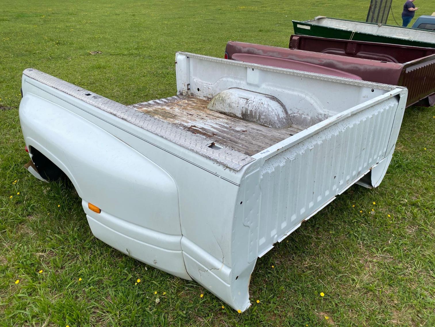 Image for White Dodge 3500 Truck Bed w/o Tailgate, Dually Early 2000's