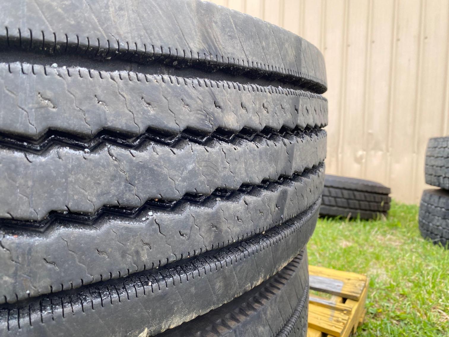 Image for 2 Michelin XZE2 Tires, size 11R22.5