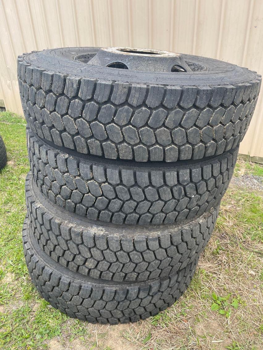 Image for 4 Michelin XDS2 Tires 11R22.5 and wheels
