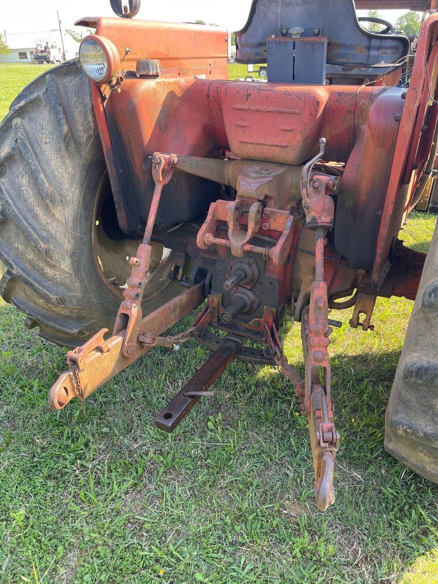Image for International 574 w/ 1850 Loader, missing grill and battery 