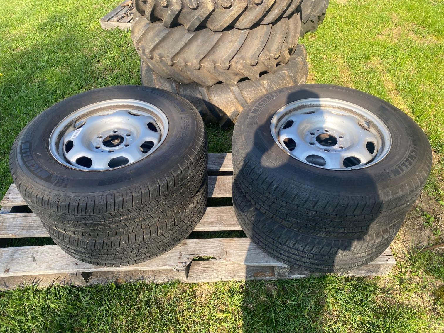 Image for 4 Tires on Wheels for F150, tire size 235-75-17