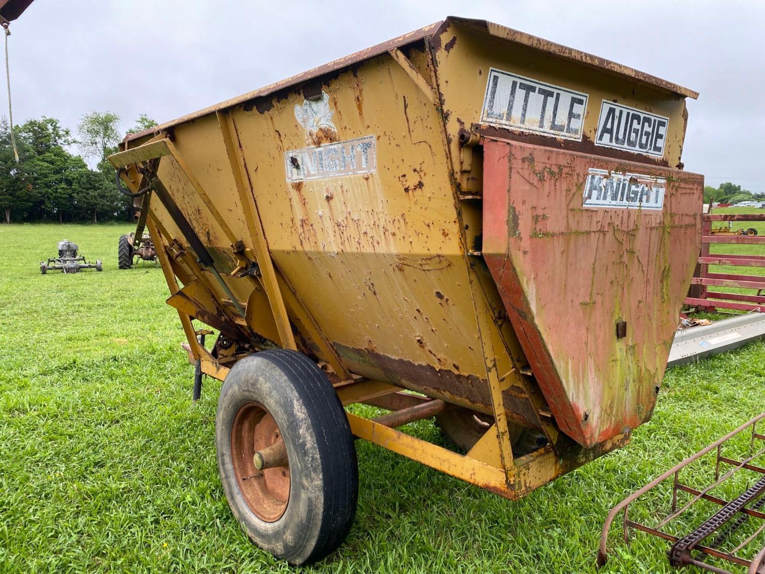 Image for Little Auggie Feed Mix Wagon, Per Seller Everything Works as it Should