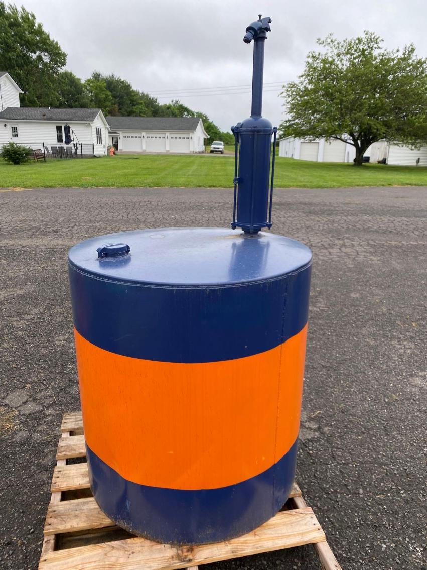 Image for Gulf Oil Tank Approximate 250 Gallon w/Manual Pump 