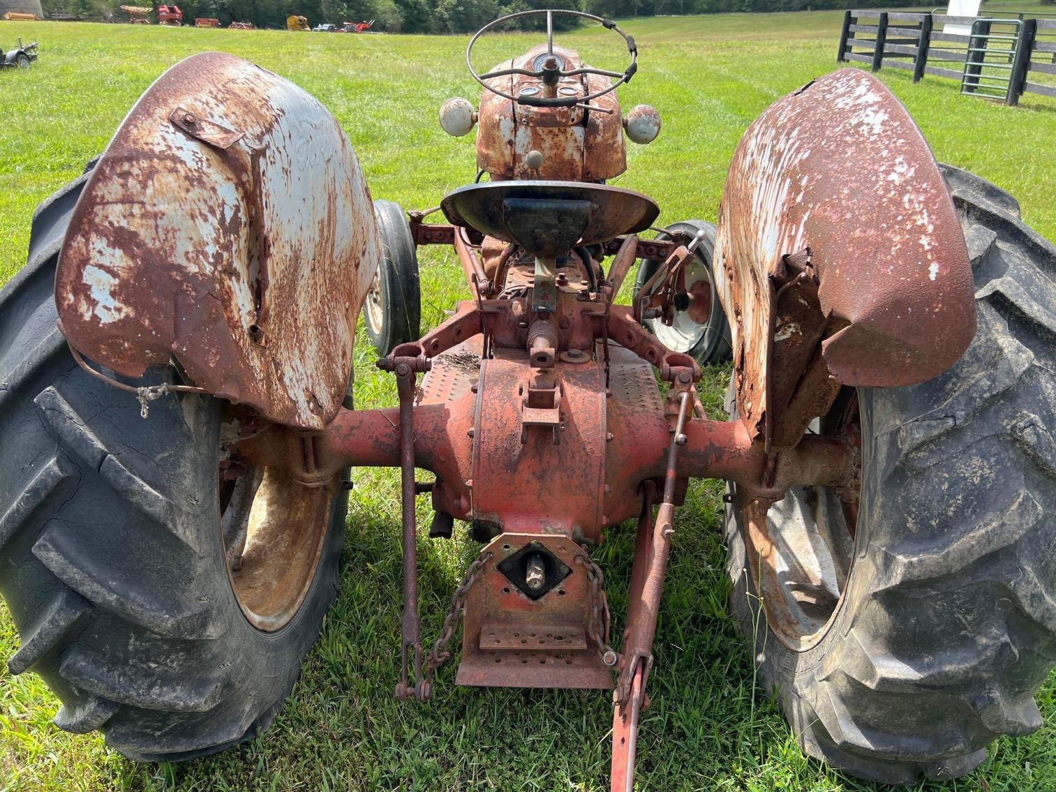 Image for Ford 600 Tractor, does not run, showing 1950 hours