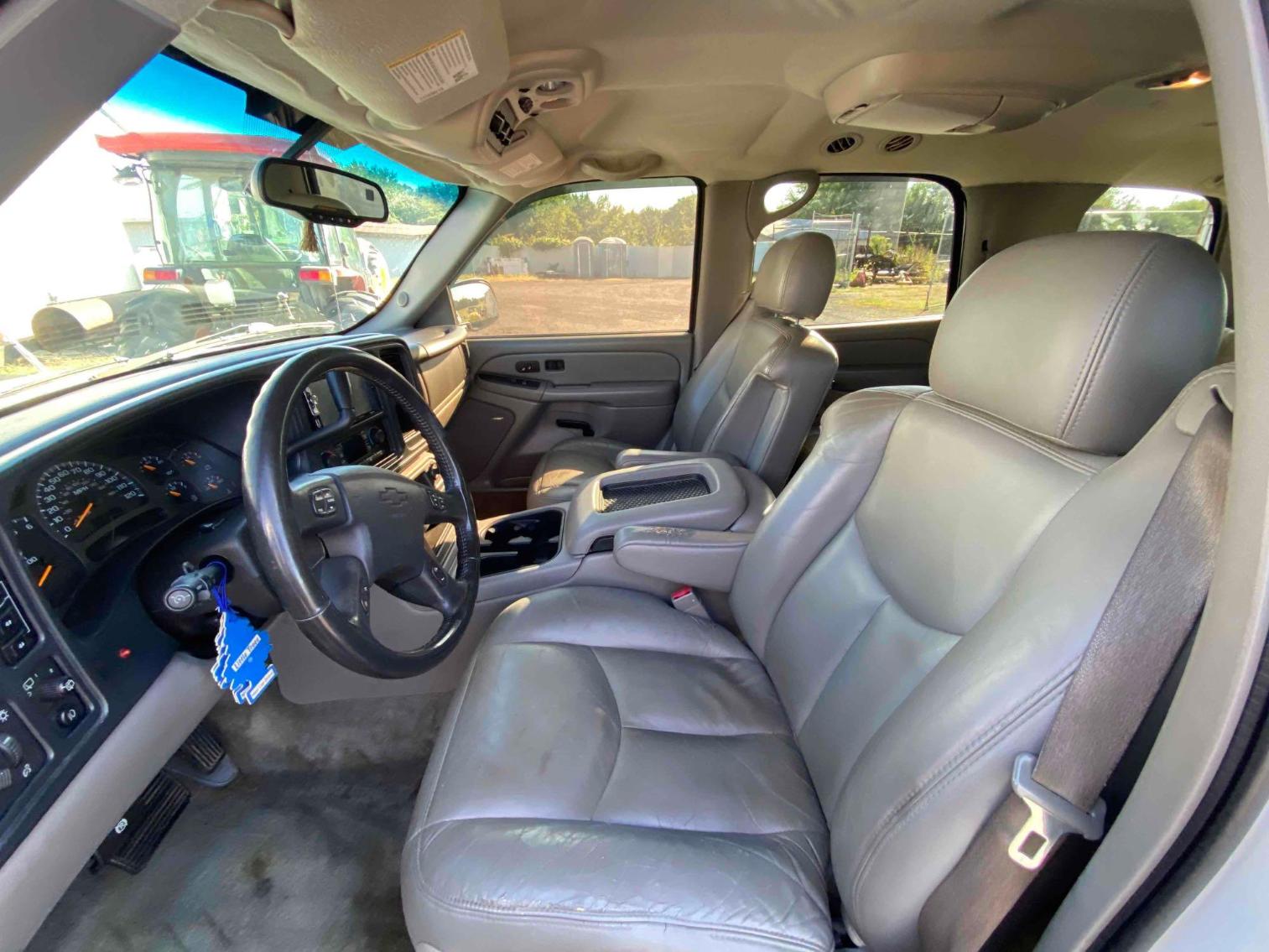 Image for 2004 Chevrolet Tahoe (MPV) 4WD, VIN # 1GNEK13Z04R221087 Mileage: 231,914