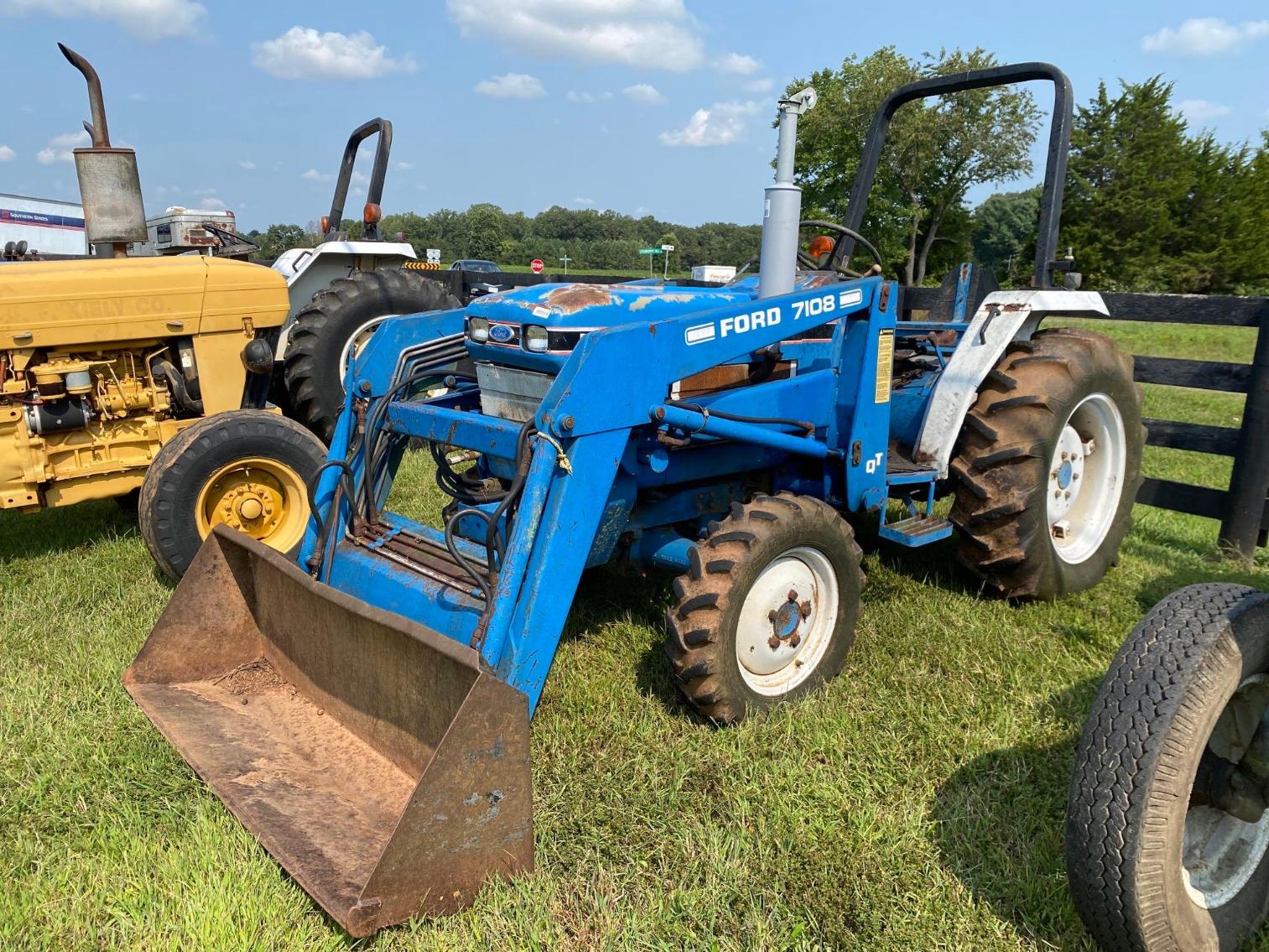 Image for Ford 1720 Tractor w/ Loader, 1513.2 Hours, Per seller- runs and operates as it should, few small