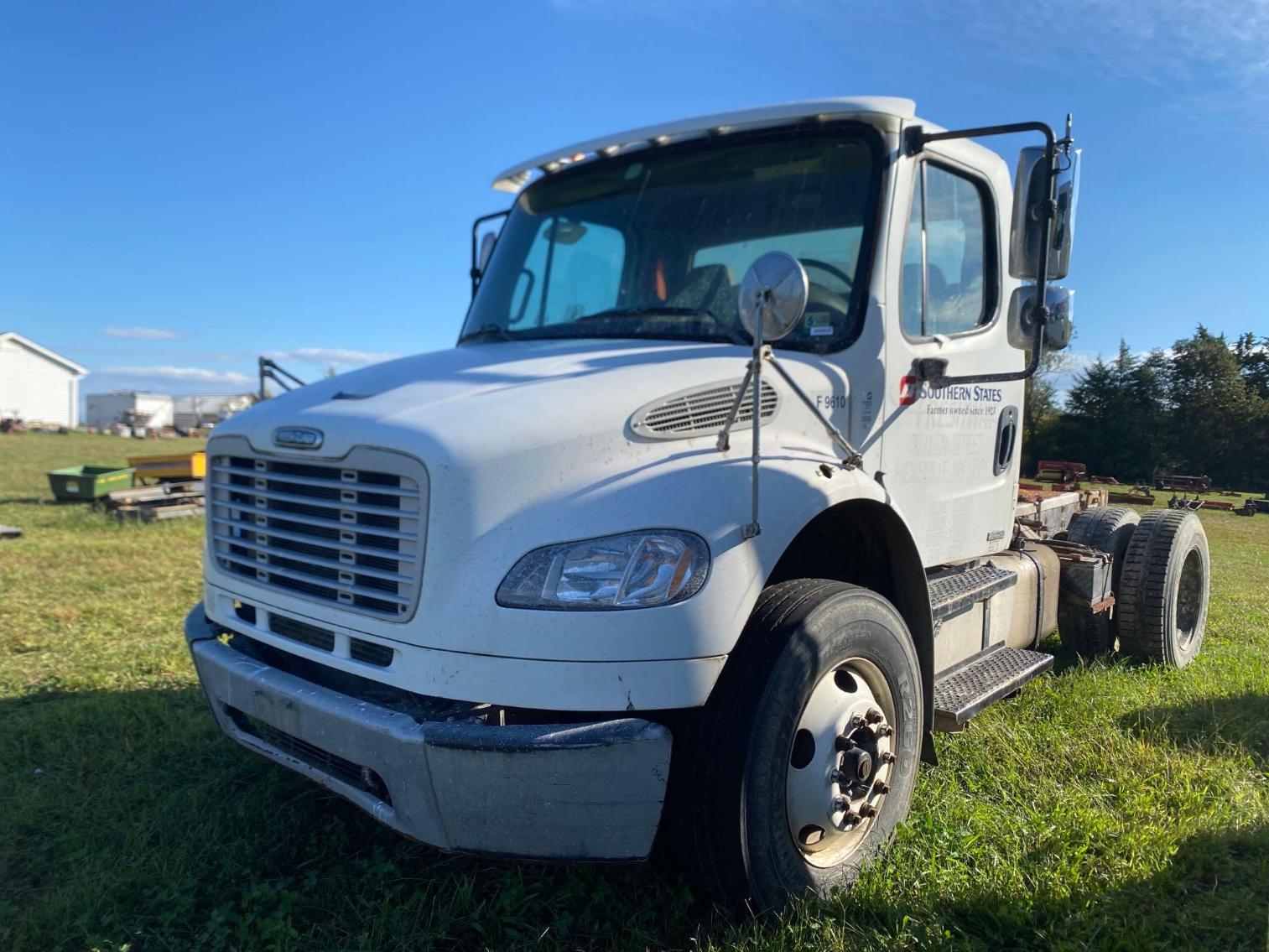 Image for 2008 Freightliner M2 106, Per Seller Truck Came in Running But Battery Cables are Broken now 