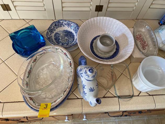 Ceramic Pitchers / Blue plates / Decor