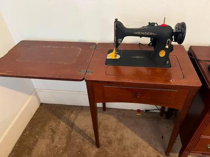 singer-sewing-machine-table