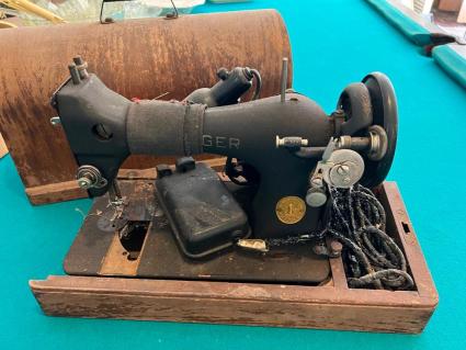 antique-singer-sewing-machine