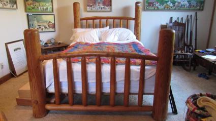 queen-size-lodgepole-bed