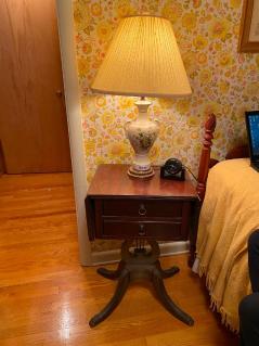 duncan-phyfe-style-drop-leaf-end-table