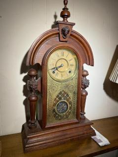 carved-arch-top-mantle-clock