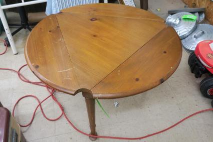 3-legged-wooden-table