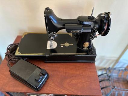 singer-221-portable-sewing-machine