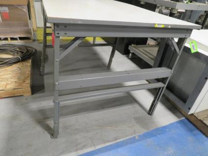 adjustable-height-work-table