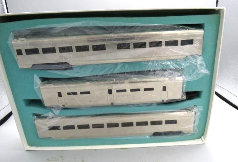 s-soho-co-southern-pacific-204-three-unit-diner-corrugated-sided-car