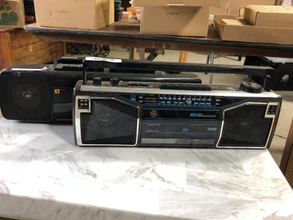 2-portable-stereo-systems-ge-magnavox
