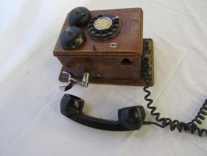 western-electric-hand-crank-wall-mount-phone