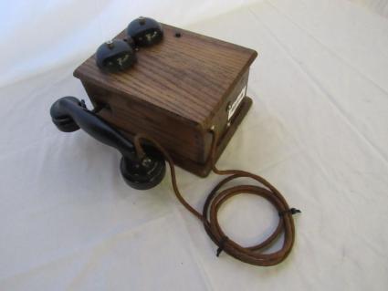 leich-hand-crank-wood-wall-mount-phone