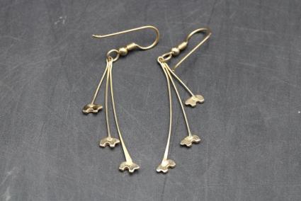 pair-of-14k-yellow-gold-wire-earrings-with-bears