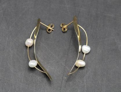 pair-of-14k-yellow-gold-pearl-earrings