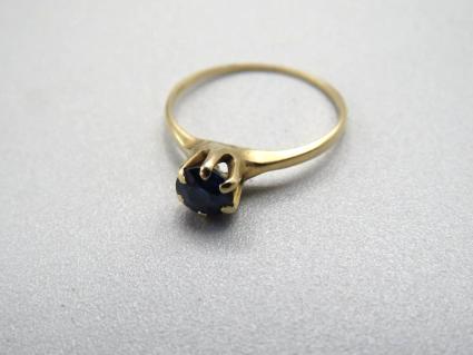 14k-yellow-gold-ring-with-4-9mm-round-cut-sapphire