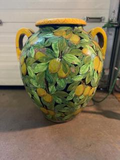 italian-faience-urn-with-lemon-motif