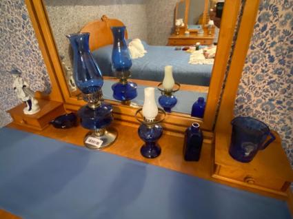 table-oil-lamps-statue-and-misc-items