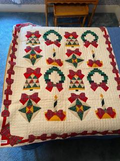 hand-stitched-xmas-quilt