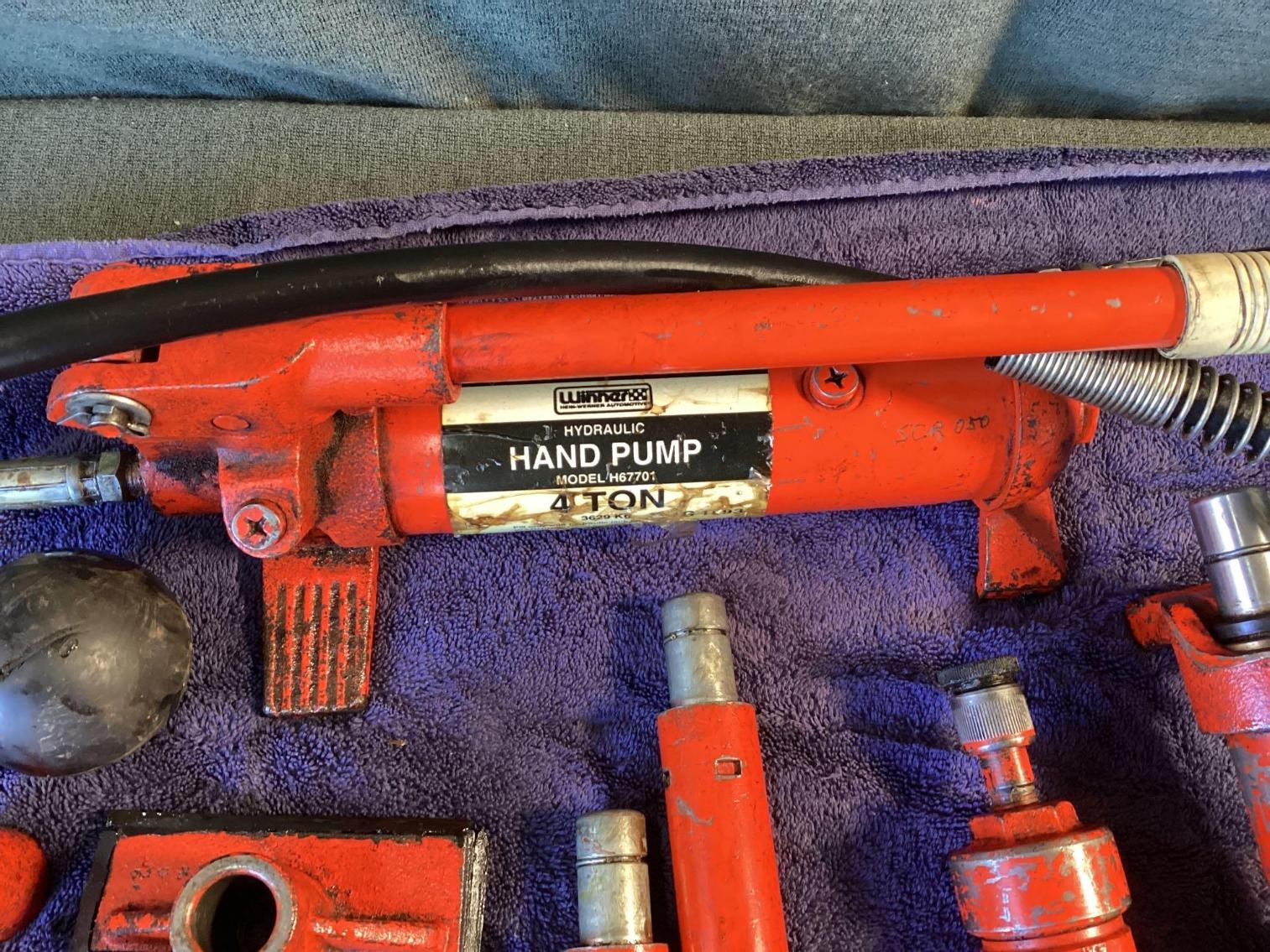 Image for Winner Hydraulic 4 Ton Hand Pump 