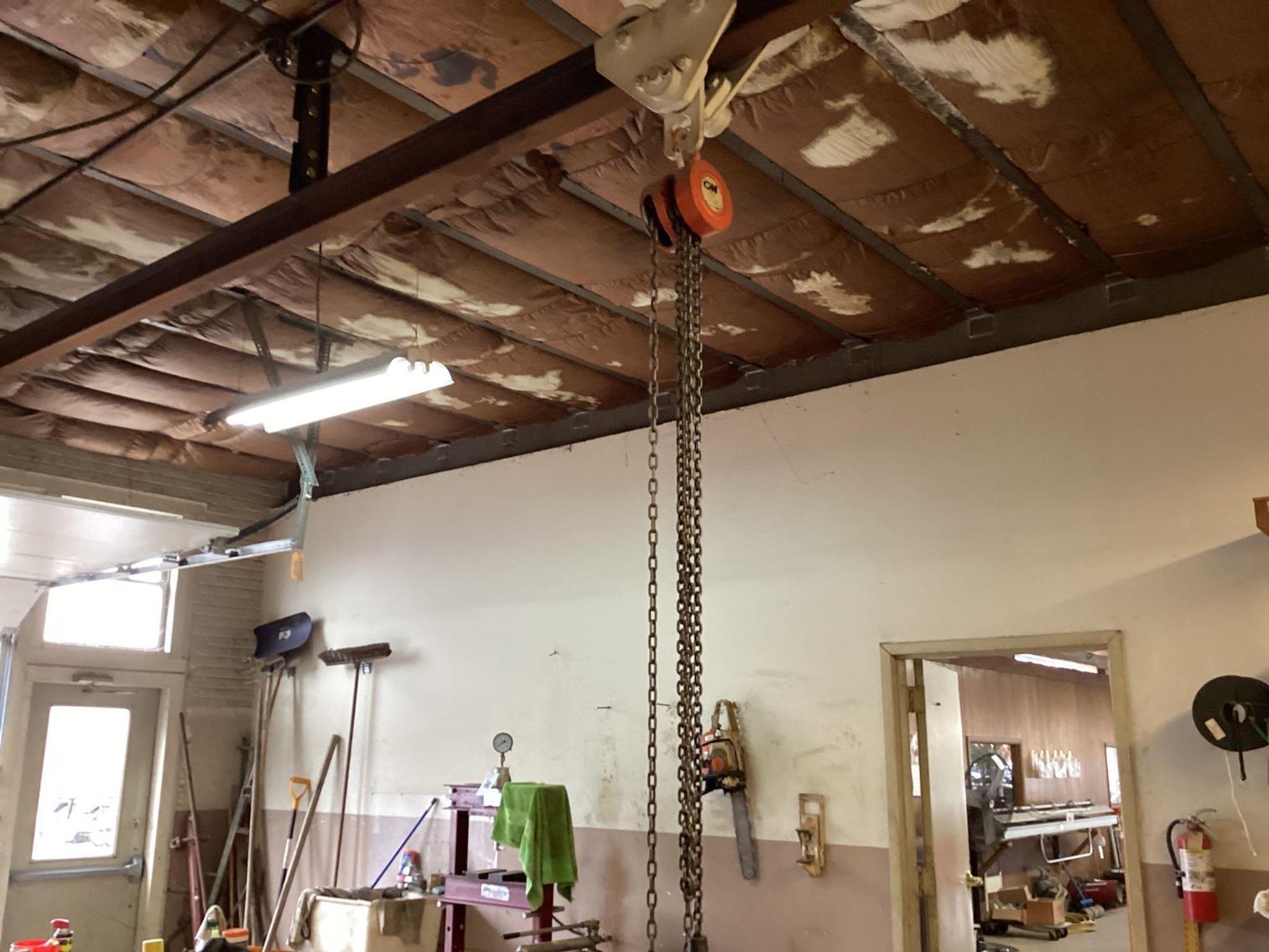 Image for 1 Ton Chain Hoist - Beam is NOT included