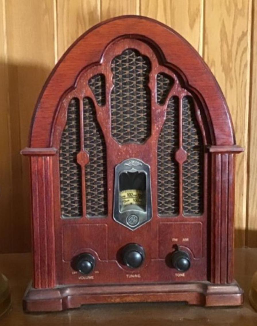 Image for Antique Reproduction Radio And Two Oil Lamps