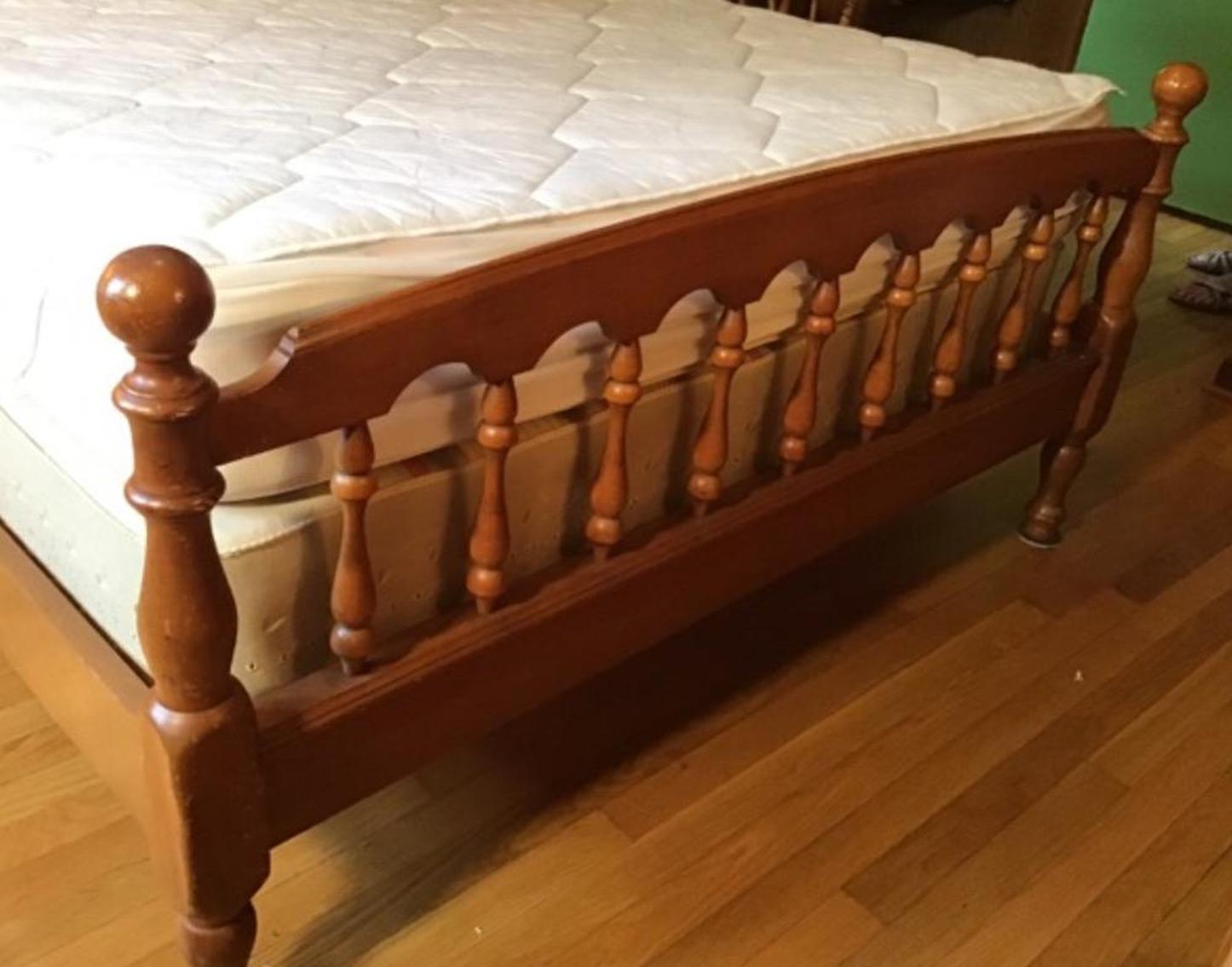 Image for Early American Style Full Size Bed