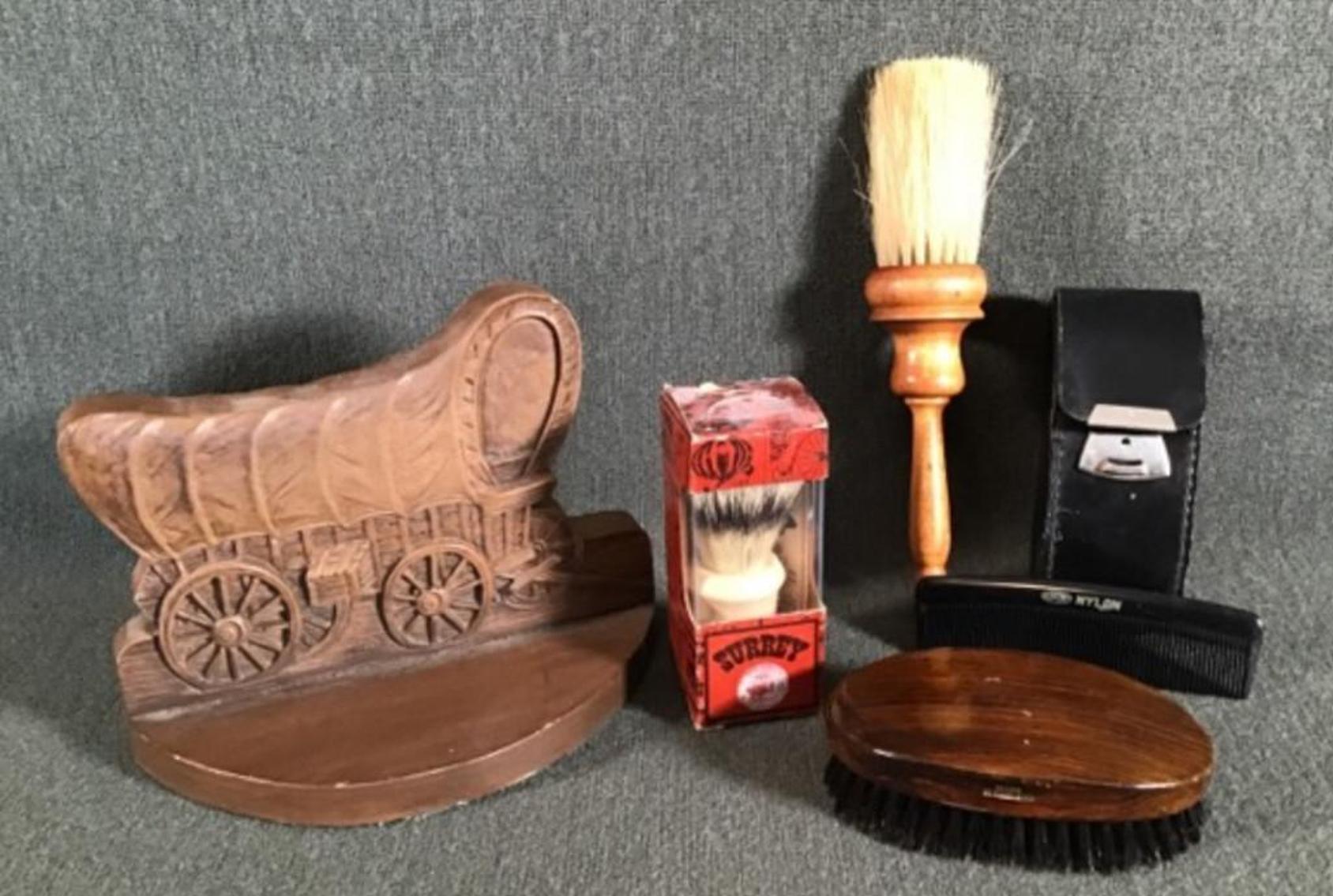Image for Gentlemans Brush And Comb In Leather Case