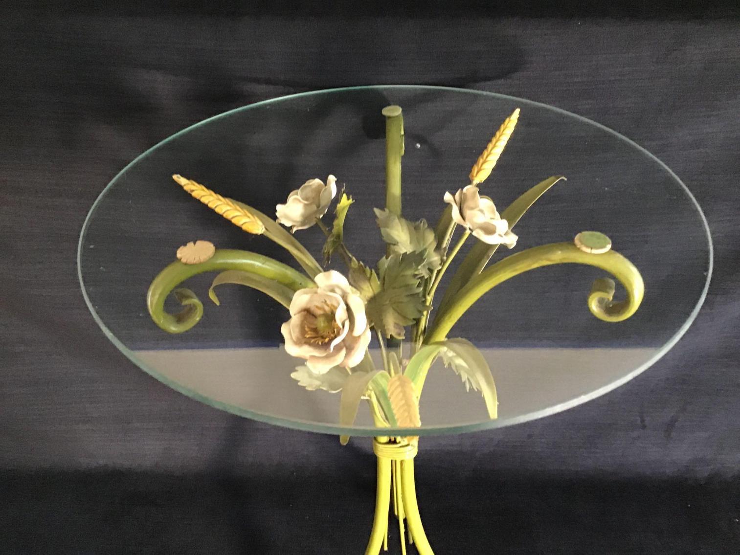Image for Metal table w/Glass Top
