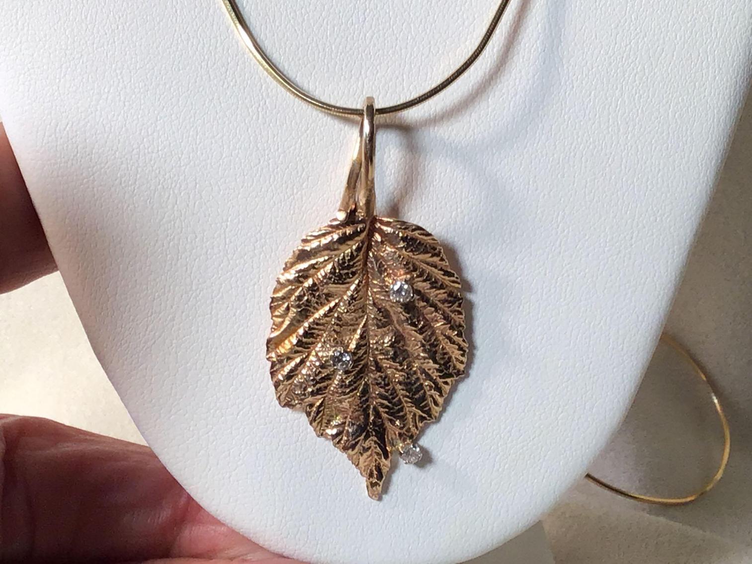 Image for Leaf Style Pendant and Earrings Set 