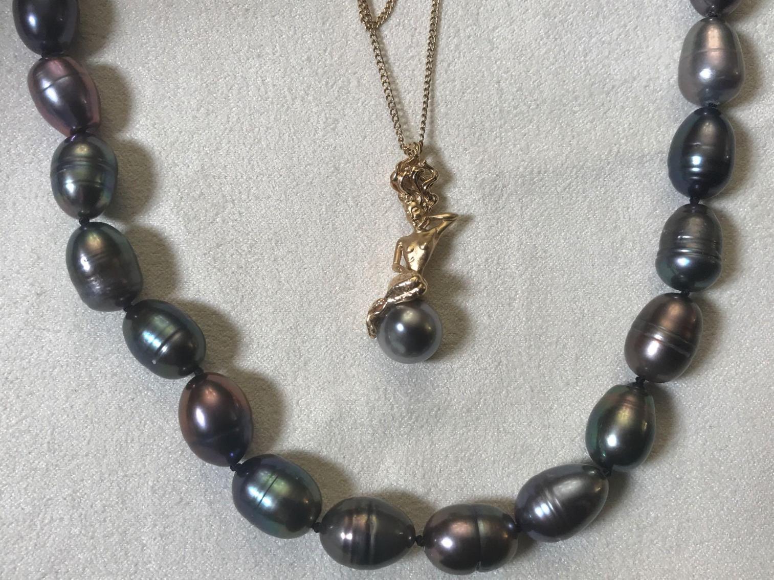 Image for Black Pearls and 14 kt Gold