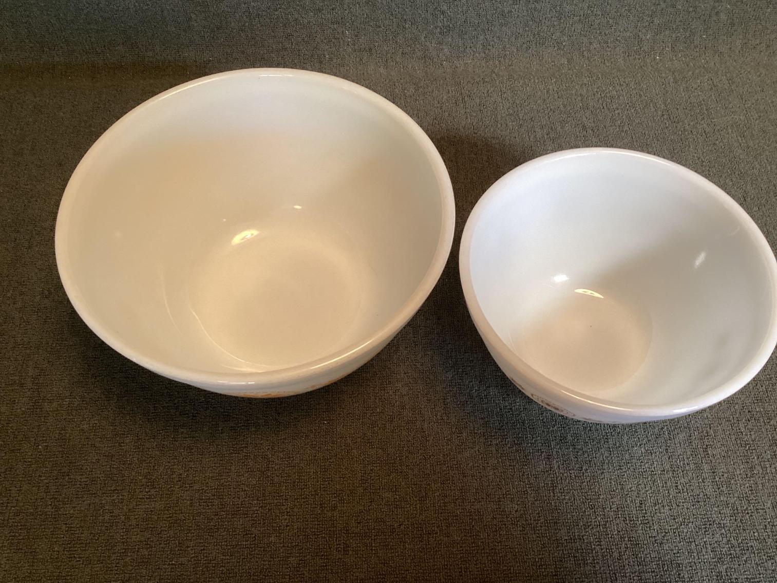 Image for Two Vintage Pyrex Bowls