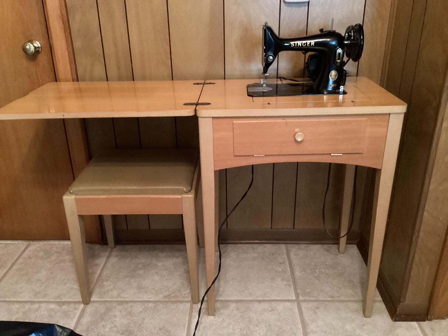 Image for Singer Sewing Machine in Cabinet 