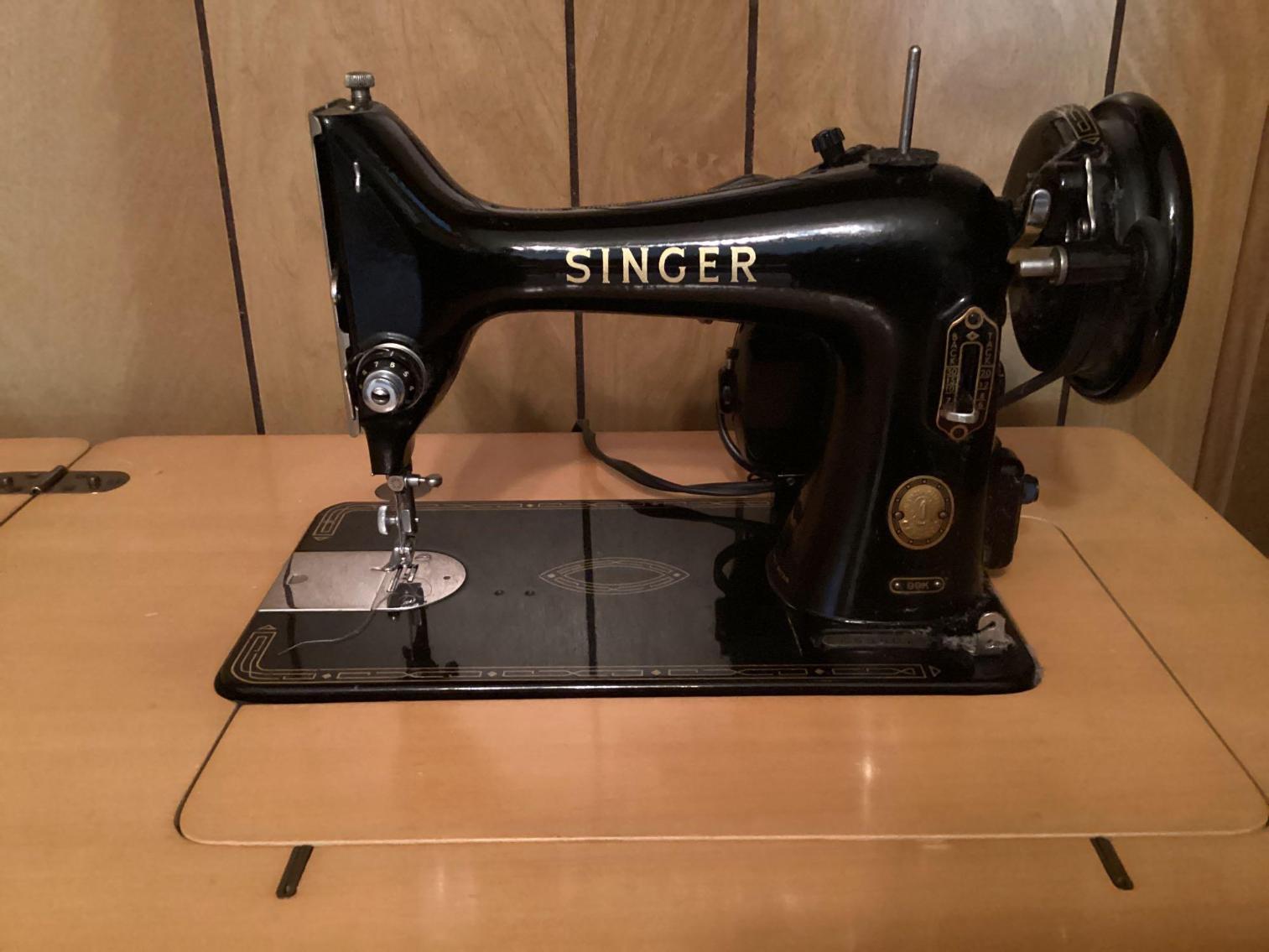 Image for Singer Sewing Machine in Cabinet 