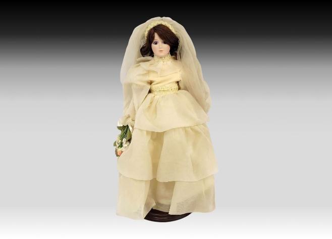 The Danbury Mint Gloria Vanderbilt Bride Doll