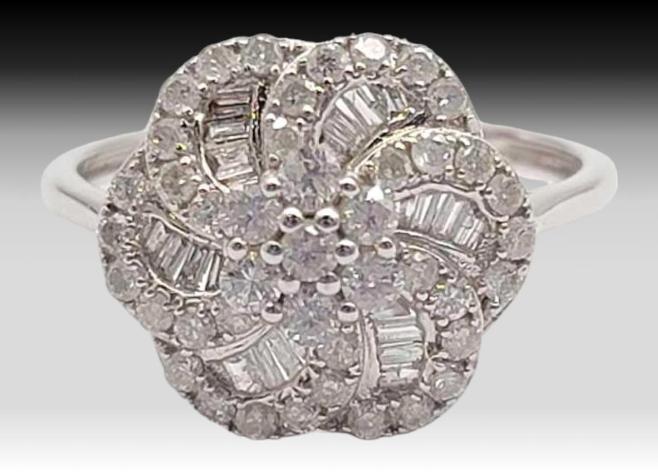 18k White Gold Diamond Ring - Size 8